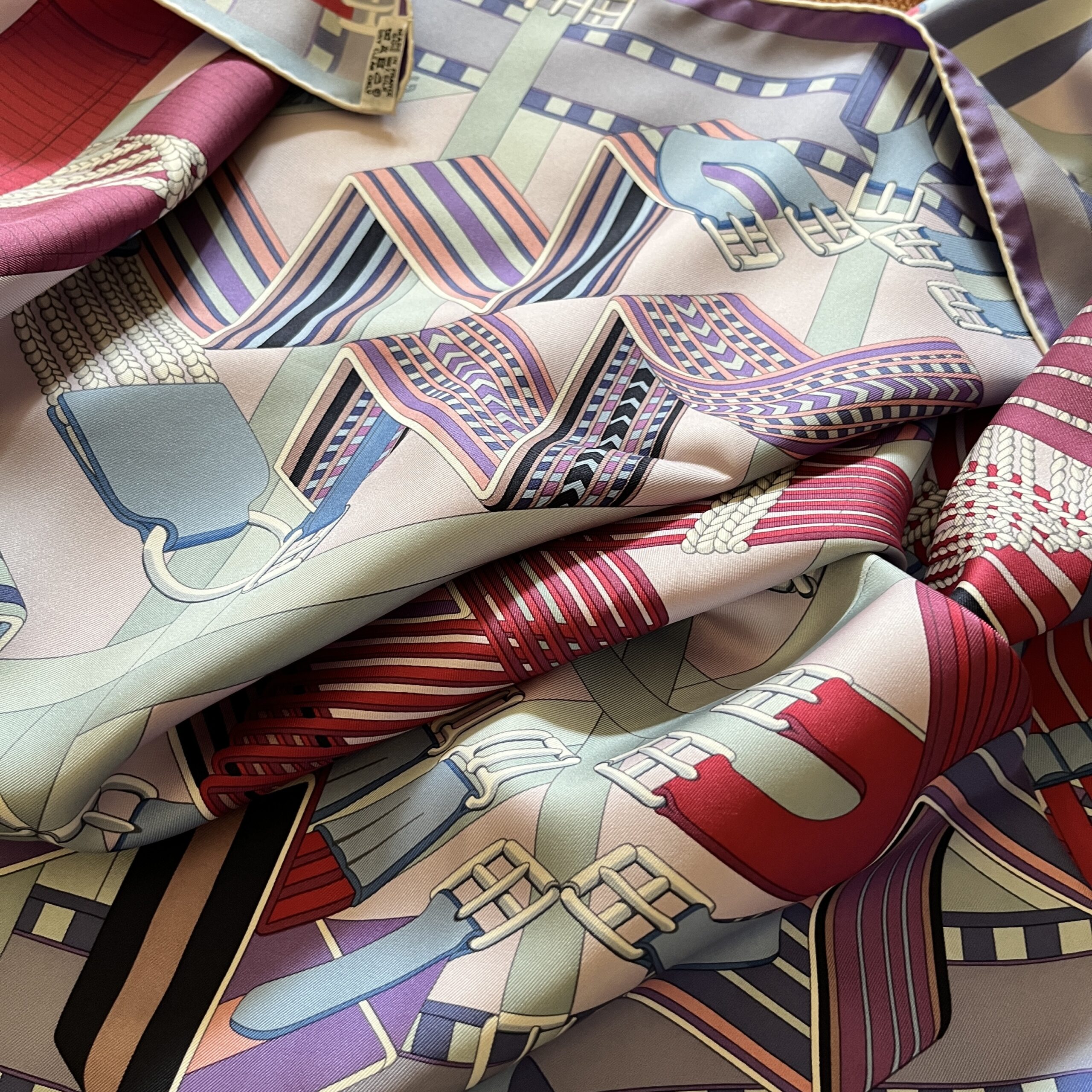 Hermes Scarf Sangles en Zigzag (Girths in a ZigZag) Pretty Lilac and Pink Appears UnWorn